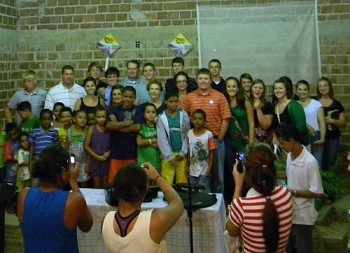 Pastor Jonas Bispo com o líder do grupo missionário, Lyn Sloop, que retorno hoje à Carolina do Norte