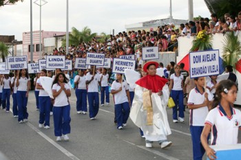 Desfile deve reunir mais de 2 mil estudantes