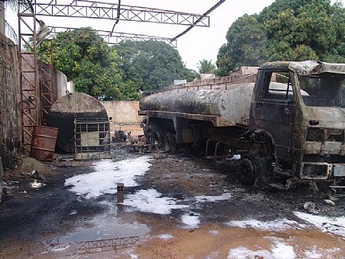 Caminhão-tanque incendeia em posto de combustíveis - Alagoas 24 Horas: Líder em Notícias On-line de Alagoas