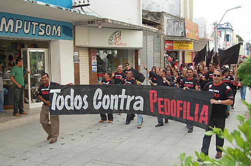 O movimento Todos Contra Pedofilia ganhou as ruas do Centro