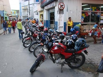 Almeida disse ser contra regulamentação dos mototaxistas em Maceió