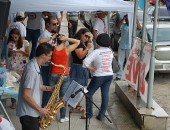 O protesto teve uma apresentação cultural do saxofonista Lucas Farias