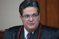 Ministro Henrique Neves