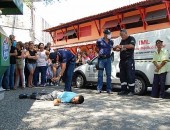 Assaltante teria corrido e caiu na praça Ecílio Marques, após se atingido