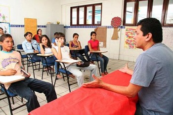 Escritor e jornalista alagoano faz palestra para alunos da rede pública de Marechal