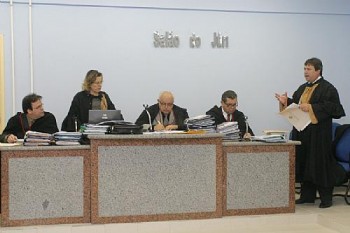 Desembardadores integrantes da 1ª Câmara Cível durante sessão em Santana do Ipanema