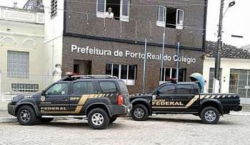 PF cumpre mandados de busca e apreensão na Prefeitura de Porto Real do Colégio