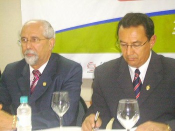 Carlos H. Nascimento, pres. do CRC e Sescap/AL, ao lado do pres. da Fenacon, Valdir Pietrobon