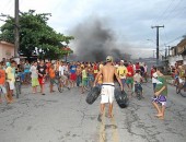 Moradores bloquearam trecho do Ladeirão do Óleo