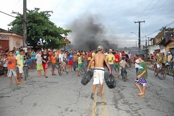 Lama e destruição dentro das casas