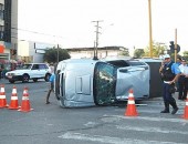 Após colisão, S10 capotou na Fernandes Lima