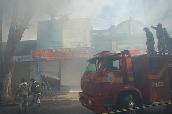 Incêndio destruiu loja de importados no Centro