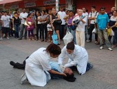 Encenação atraiu atenção do público no Centro