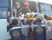 O Corpo de Bombeiros realizou o resgate das vítimas