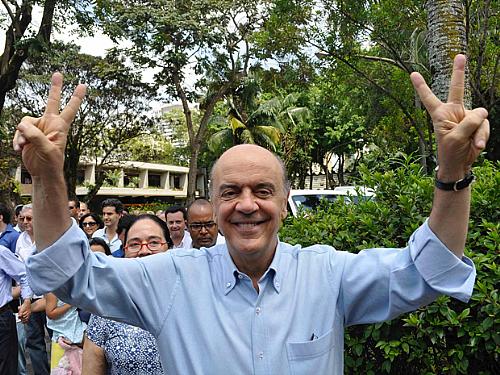 Serra votou no final da manhã no Colégio Santa Cruz, em São Paulo.