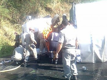 Caminhão tombou em Palmeira dos Índios