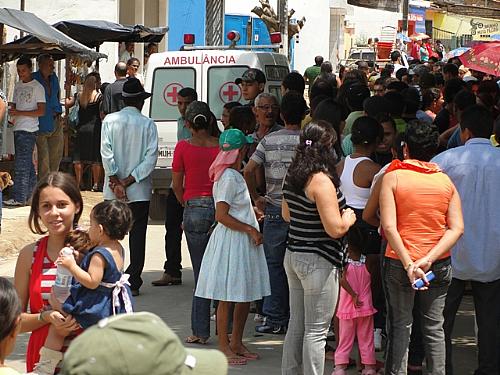 Eleitores enfrentaram filas e calor para votar em Santana do Mundaú