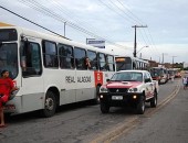 Fila de ônibus se forma devido ao protesto