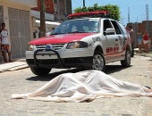 Cena comum: apesar dos curiosos, ninguém fala do crime