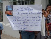 Um grupo de familiares protestou em frente ao Palácio