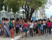 Familiares de presos protestam em frente ao Palácio