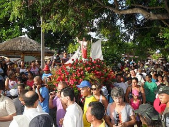 Após a procissão, a comunidade participou de show popular.