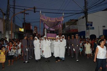 Procissão reúne cristãos em Maceió