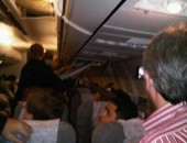 Fotos divulgadas num site de relacionamentos por pessoas que estavam na aeronave