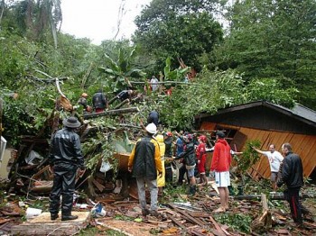 Seis casas desabaram após deslizamento de terra em Igrejinha (RS)