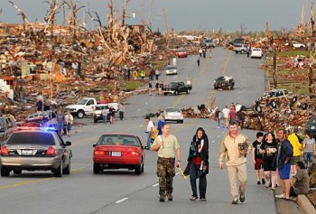 Tornado devasta cidade nos Estados Unidos