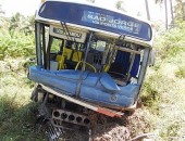 Ônibus ficou com a frente destruída