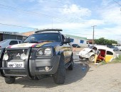 Agentes da PRF tentam a liberação do trânsito na Avenida Menino Marcelo