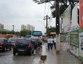 Trânsito está congestionado na Avenida Gustavo Paiva