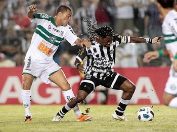 Goleiros superam os ataques, e Ceará e Coritiba ficam no 0 a 0