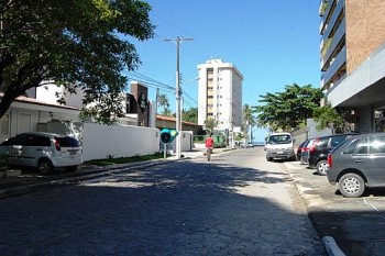 Ação de motoqueiros preocupam comerciantes na Ponta Verde