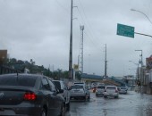 Alagamentos na Avenida Dona Constança provocou trânsito lento