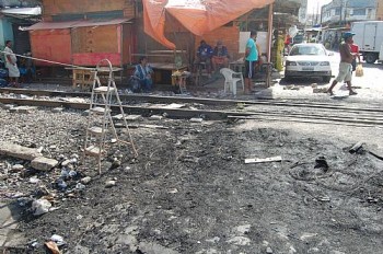 Em fevereiro desse ano, comerciantes atearam fogo a tapumes da CBTU durante protesto