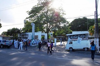 Funcionários ligados ao Sateal suspenderam atividades no Hospital do Açúcar