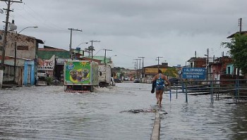 Transbordamento volta a afetar a região do Dique Estrada