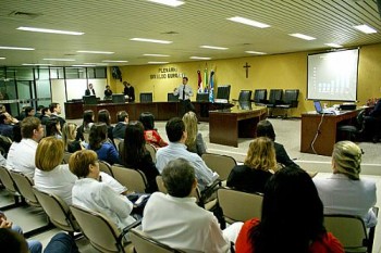 Presidente Luiz Eustáquio, conselheiros, Lourdinha Lyra e servidores prestigiaram a palestra