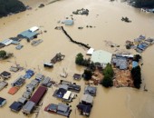 Imagem aérea mostra área residencial inundada pelo tufão Talas