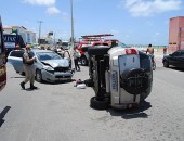 Acidente deixou duas pesssoas feridas e trânsito lento na Avenida