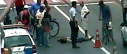 Pedestre é atropelado por carro da polícia, em Vila Velha
