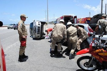 Acidente deixou duas pesssoas feridas e trânsito lento na Avenida