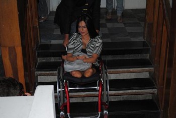 Thaíse Guedes denuncia problemas de acessibilidade na ALE; elevador esteve quebrado