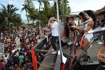 Gays e simpatizantes fazem a festa na parada