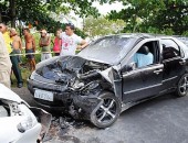 Parte dianteira do Siena ficou completamente destruída