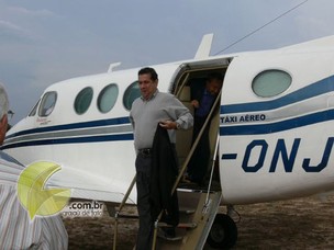 Lupi em avião que, segundo revista, foi pago por ONG