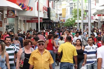 Comércio funciona em horário reduzido neste 1º de maio