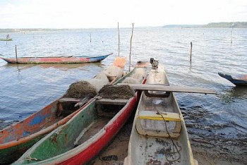 Travesti é encontrada sem vida às margens de lagoa